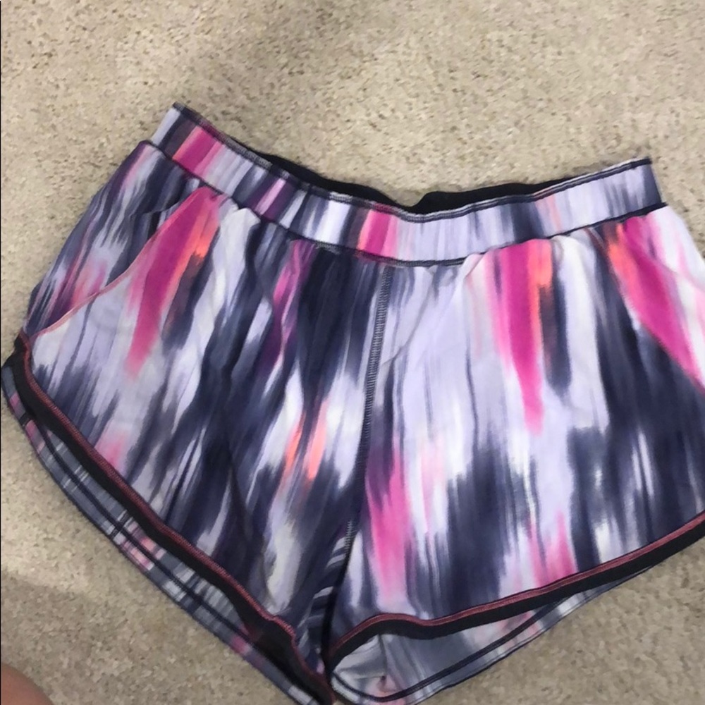 Lululemon size 6 short
